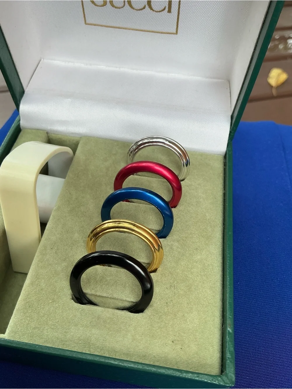 Authentic GUCCI bangle watch with Interchangeable Bezels❤️💙💛💚🖤